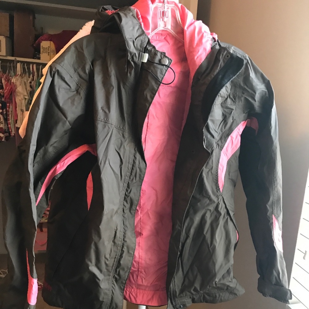 ✨ Columbia Rain Jacket ✨